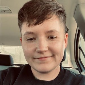 Meet your Posher, Dee